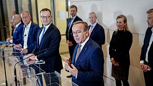 Es gibt eine Enigung im Streit um die Wehrdienst-Reform. Es gibt eine Enigung im Streit um die Wehrdienst-Reform.