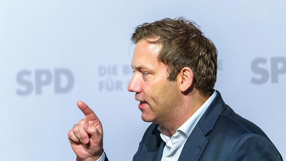 Lars Klingbeil (SPD), Bundesvorsitzender der SPD, spricht. Lars Klingbeil (SPD), Bundesvorsitzender der SPD, spricht.