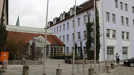 Das Dingolfinger Landratsamt wird wohl bald einige neue Gesicher begr&uuml;&szlig;en. (Archivbild)