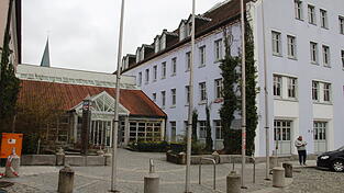 Das Dingolfinger Landratsamt wird wohl bald einige neue Gesicher begr&uuml;&szlig;en. (Archivbild)