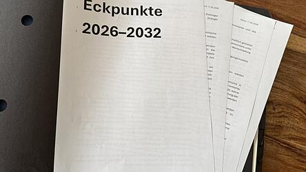 CSU, Junge Union und Freie Wähler haben sich auf die Leitplanken ihrer künftigen Kooperation geeinigt. CSU, Junge Union und Freie Wähler haben sich auf die Leitplanken ihrer künftigen Kooperation geeinigt.