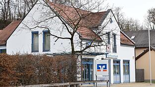 Am Sonntag, 2. Januar, ist in die Filiale der VR-Bank in Buch am Erlbach (Kreis Landshut) eingebrochen worden. Am Sonntag, 2. Januar, ist in die Filiale der VR-Bank in Buch am Erlbach (Kreis Landshut) eingebrochen worden.