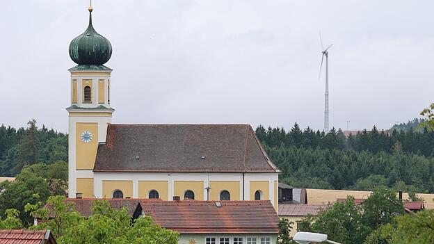 Michelsneukirchen und die Windenergie: B&uuml;rgermeister Christian Raab verteidigt die Entscheidungen der Gemeinde und legt in einer Stellungnahme seine Sicht der Dinge dar.