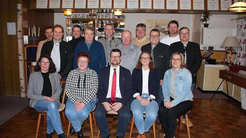 Mit diesen Kandidaten und Paul Roßberger als Bürgermeisterkandidat bewirbt sich die CSU-Bürgerliche Wählervereinigung um Sitze im Gemeinderat. Mit diesen Kandidaten und Paul Roßberger als Bürgermeisterkandidat bewirbt sich die CSU-Bürgerliche Wählervereinigung um Sitze im Gemeinderat.