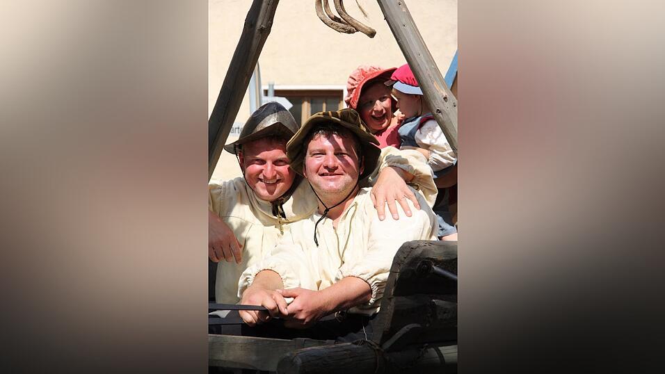 Die schönsten Augenblicke des historischen Drachenstich-Festzuges 2016. Die schönsten Augenblicke des historischen Drachenstich-Festzuges 2016.
