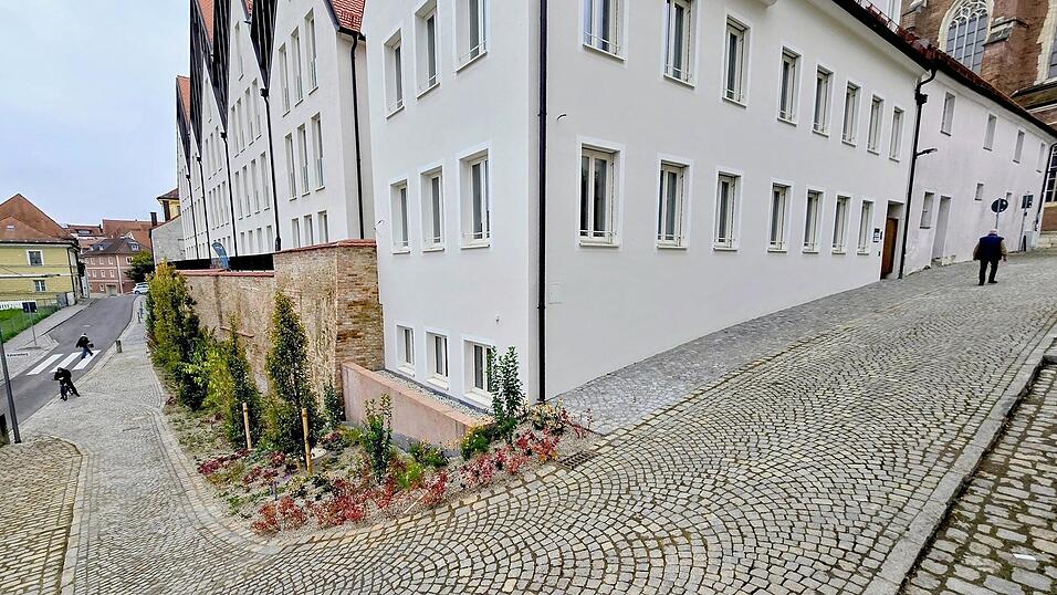Schön präsentiert sich der neue Aufgang zum Kalvarienberg mit dem imposanten Grünstreifen. Schön präsentiert sich der neue Aufgang zum Kalvarienberg mit dem imposanten Grünstreifen.