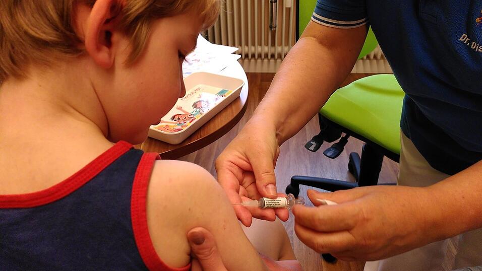 Impfen geh&ouml;rt zu den Standardaufgaben von Kinder&auml;rzten. Von denen gibt es im Landkreis Cham aber zu wenige. Das will die KVB mit F&ouml;rderprogrammen jetzt &auml;ndern.