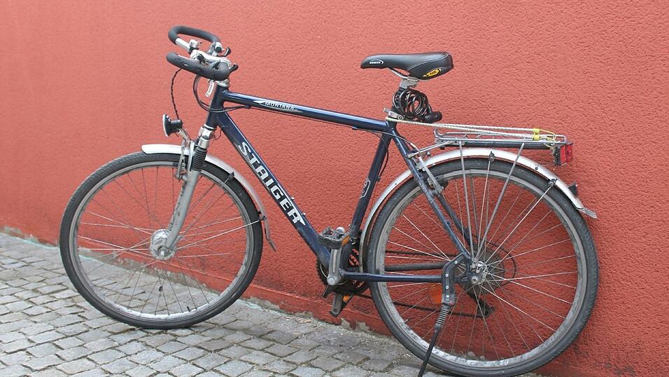 Gefunden wurde ein blaues Mountainbike der Marke Montana. Gefunden wurde ein blaues Mountainbike der Marke Montana.