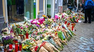 Die Trauer um den getöteten Lorenz ist groß. Bei ihren Ermittlungen ist die Staatsanwaltschaft nun einen großen Schritt weiter. (Archivbild)