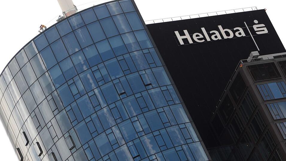 Probleme im Gesch&auml;ft mit Gewerbeimmobilien haben der Landesbank Hessen-Th&uuml;ringen (Helaba) die Halbjahresbilanz verhagelt. (Archivbild)