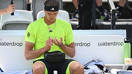 Regelm&auml;&szlig;ig &uuml;berpr&uuml;ft Alexander Zverev w&auml;hrend seiner Tennis-Matches seinen Blutzucker-Wert. (Archivbild)