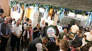 Eins, zwei: Und das Bier flie&szlig;t! Das 152. Pichelsteinerfest beginnt.
