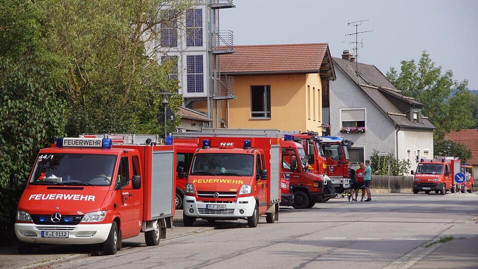 Am Sonntagmorgen fanden an der A3 bei Neutraubling Grabungsarbeiten nach einer möglichen Fliegerbombe statt. Am Sonntagmorgen fanden an der A3 bei Neutraubling Grabungsarbeiten nach einer möglichen Fliegerbombe statt.