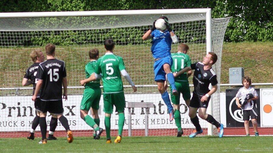 Die SpVgg Landshut schenkte gegen Rosenheim eine 2:0 Führung wieder her (Foto: Herrmann). Die SpVgg Landshut schenkte gegen Rosenheim eine 2:0 Führung wieder her (Foto: Herrmann).