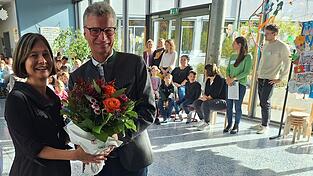 Landrat Bernd Sibler freut sich mit Marion Büchner auf die kommenden Jahre. Landrat Bernd Sibler freut sich mit Marion Büchner auf die kommenden Jahre.