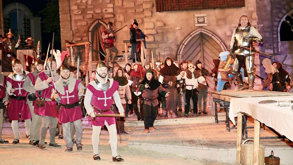 Eindr&uuml;cke von der Gruppe 'blau', die am Freitagabend die Drachenstich-Premiere gespielt hat.