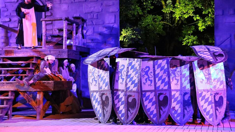 Bilder der Gruppe 'Gr&uuml;n' des Drachenstich-Festspiels.