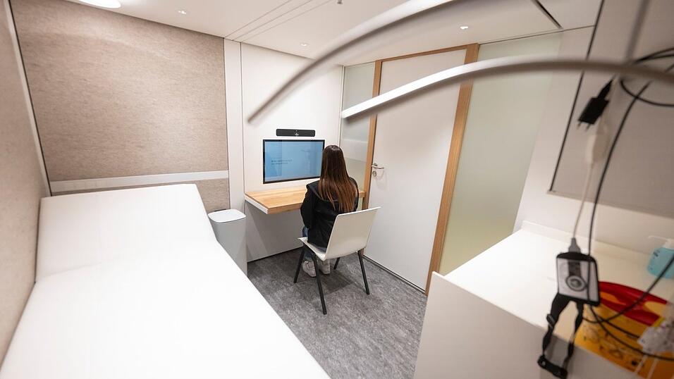 Der «S Medical Room» ist an ein Versorgungszentrum angeschlossen. Der «S Medical Room» ist an ein Versorgungszentrum angeschlossen.