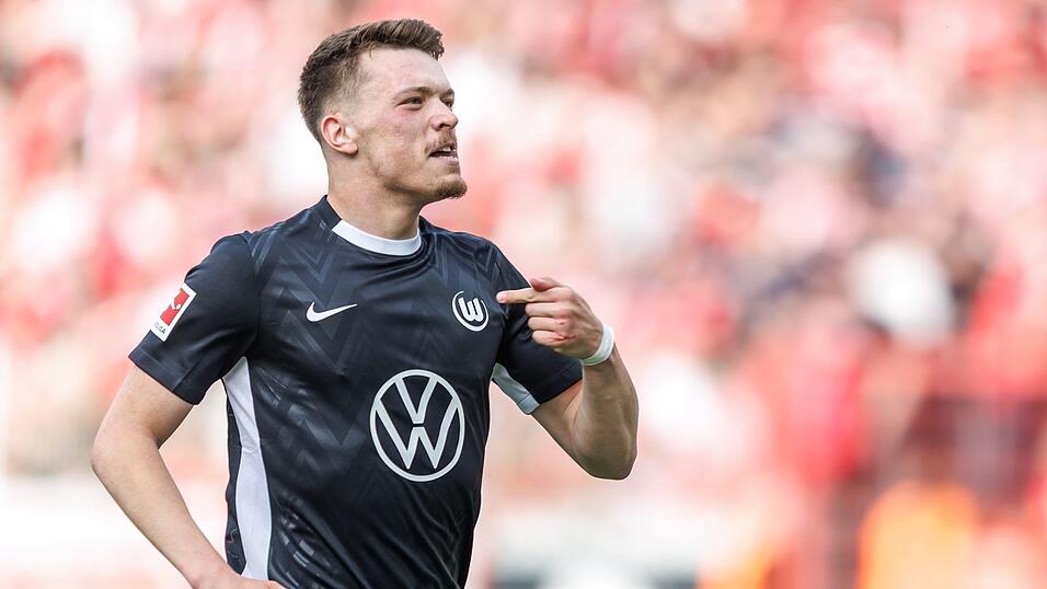 Torj&auml;ger Dzenan Pejcinovic sch&ouml;pft mit dem VfL Wolfsburg neue Hoffnung im Abstiegskampf.