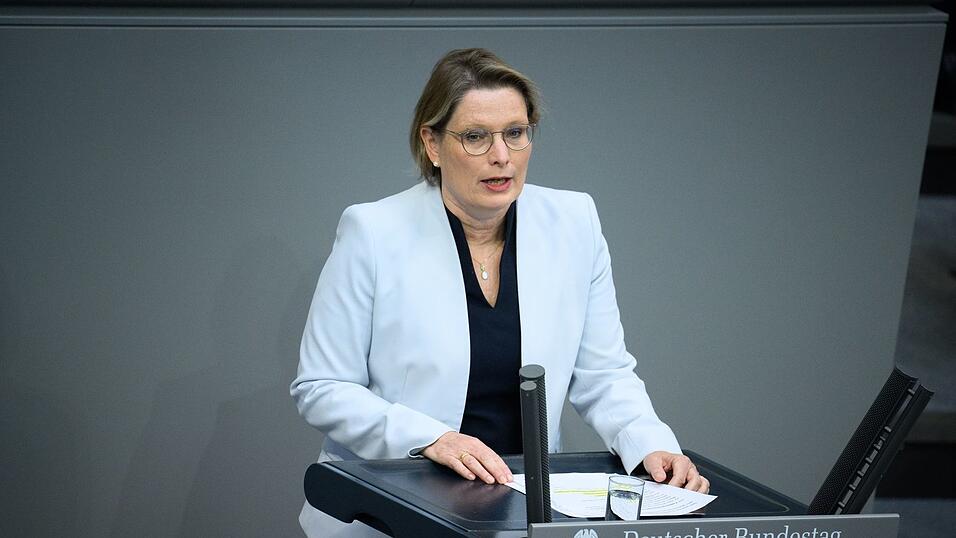 Die Vereinbarung des gemeinsamen Sorgerechts will Bundesjustizministerin Stefanie Hubig (SPD) für nicht verheiratete Eltern einfacher machen. (Archivfoto) Die Vereinbarung des gemeinsamen Sorgerechts will Bundesjustizministerin Stefanie Hubig (SPD) für nicht verheiratete Eltern einfacher machen. (Archivfoto)