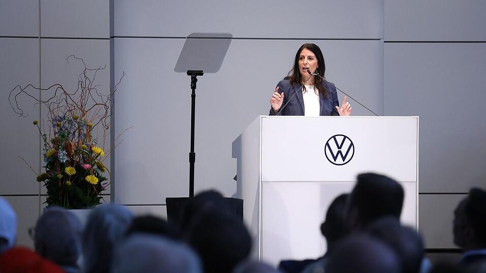 Betriebsratschefin Daniela Cavallo fordert in ihrer Rede klarere Vorgaben f&uuml;r Konzernt&ouml;chter wie Audi und Porsche.