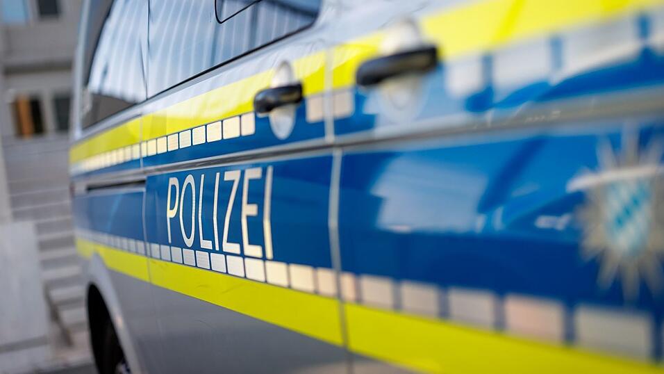 Die Polizei hatte die Räumung der Wiese nach eigenen Angaben aus Sicherheitsgründen abgelehnt. (Symbolbild) Die Polizei hatte die Räumung der Wiese nach eigenen Angaben aus Sicherheitsgründen abgelehnt. (Symbolbild)