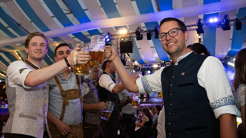 Die Partybilder vom Mittwoch, 12. August, aus dem Festzelt Wenisch. Die Partybilder vom Mittwoch, 12. August, aus dem Festzelt Wenisch.
