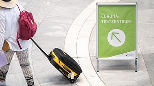 In Passau sollen laut Stadtverwaltung zum Teil Reiserückkehrer für den starken Anstieg der Inzidenzen verantwortlich sein. (Symbolbild) In Passau sollen laut Stadtverwaltung zum Teil Reiserückkehrer für den starken Anstieg der Inzidenzen verantwortlich sein. (Symbolbild)