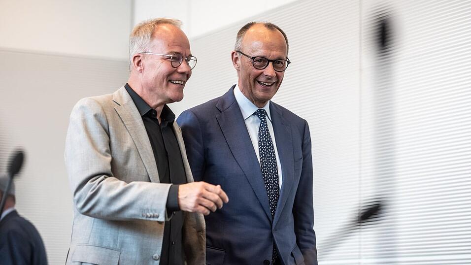 Gute Laune bei SPD-Fraktionschef Miersch und Kanzler Merz, zumindest für diesen Tag. Gute Laune bei SPD-Fraktionschef Miersch und Kanzler Merz, zumindest für diesen Tag.