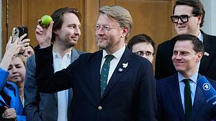 Die liberale Oppositionspartei Jabloko geht gegen ihren Ausschluss von der Parlamentswahl in Russland vor. (Archivbild) Die liberale Oppositionspartei Jabloko geht gegen ihren Ausschluss von der Parlamentswahl in Russland vor. (Archivbild)