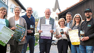 Sie bieten den Urlaubern Programm: Daniela Schilling vom TVO, Landkreis-Tourismusreferentin Birgit von Byern, TVO-Vorsitzender Dr. Michael Braun, Sankt Englmars B&uuml;rgermeister Anton Piermeier, Evi Reif von der Firma Reif Systemtechnik, G&uuml;nter Reimann vom TVO, Astrid Piermeier, die Leiterin der Tourist-Info Sankt Englmar, und Matthias Achatz von Reif Systemtechnik (von links).