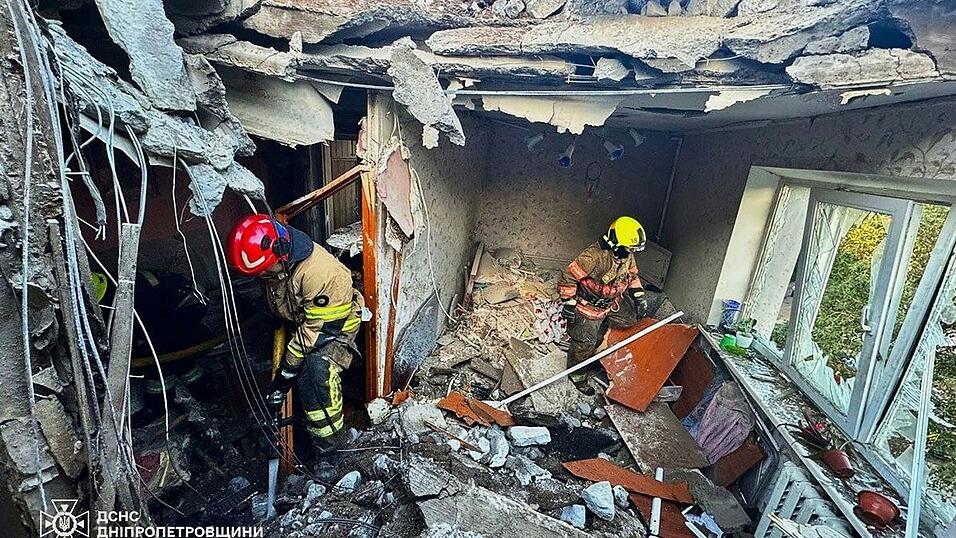 Immer wieder schlagen russische Bomben und Drohnen in ukrainischen St&auml;dten ein.
