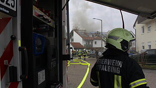 Ausgebrochen ist das Feuer im Dachstuhl. Ausgebrochen ist das Feuer im Dachstuhl.