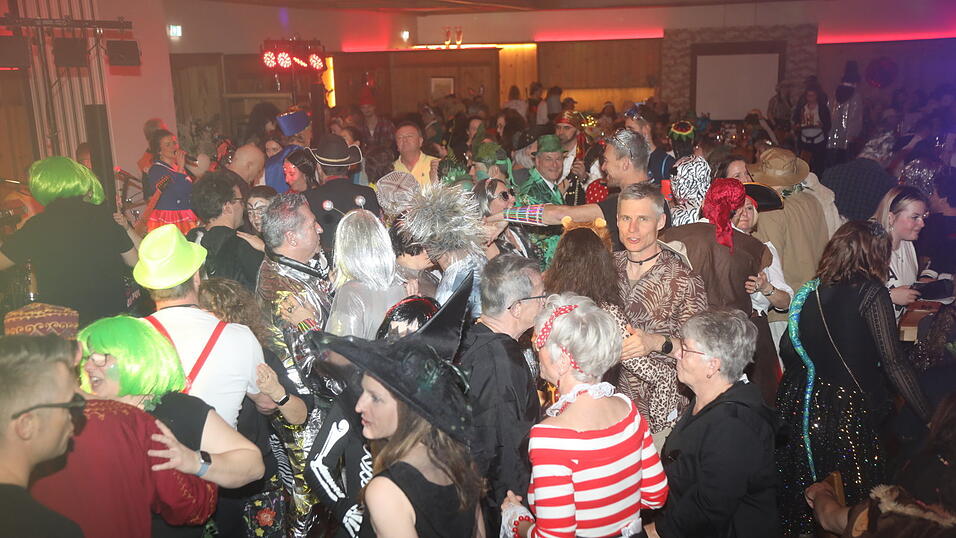 Das Narrenschiff ist bei der Feuerwehr M&uuml;nchsdorf in See gestochen.