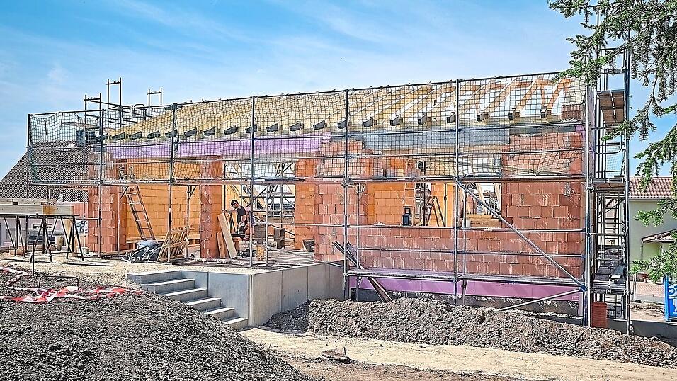 Die Preise für Neubauten steigen wieder und liegen im Landkreis bei durchschnittlich 4.705 Euro pro Quadratmeter. Die Preise für Neubauten steigen wieder und liegen im Landkreis bei durchschnittlich 4.705 Euro pro Quadratmeter.