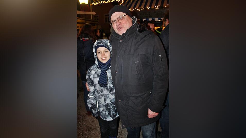 Der Christkindlmarkt und die Weihnachtspyramide geh&ouml;ren in der Adventszeit zu den beliebtesten Treffpunkten in Landshut.