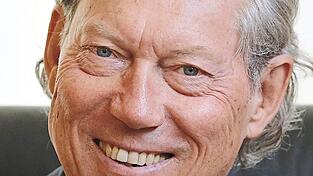 Werner Mang hat Promis in seiner Bodenseeklinik schön operiert und ist selbst zur Berühmtheit geworden - und zum Multimillionär. Werner Mang hat Promis in seiner Bodenseeklinik schön operiert und ist selbst zur Berühmtheit geworden - und zum Multimillionär.