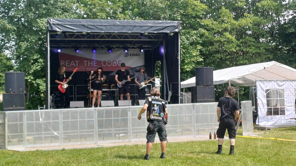 Das Campusfest verwandelte das Gel&auml;nde der OTH und der Uni Regensburg in eine Party-Area.