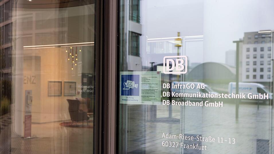 Für die Sanierung der Infrastruktur wurde bei der Bahn eine neue Gesellschaft gegründet - die DB InfraGo verbleibt aber unter dem Dach des Konzerns. (Archivbild) Für die Sanierung der Infrastruktur wurde bei der Bahn eine neue Gesellschaft gegründet - die DB InfraGo verbleibt aber unter dem Dach des Konzerns. (Archivbild)