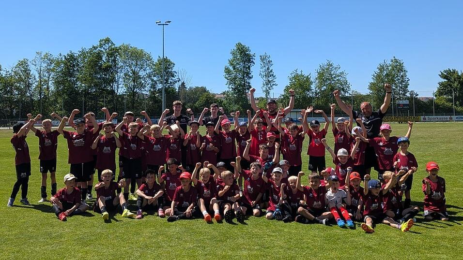 47 Kinder aus Pattendorf und dem Labertal nahmen an der Fu&szlig;ballschule auf dem Sportgel&auml;nde teil.