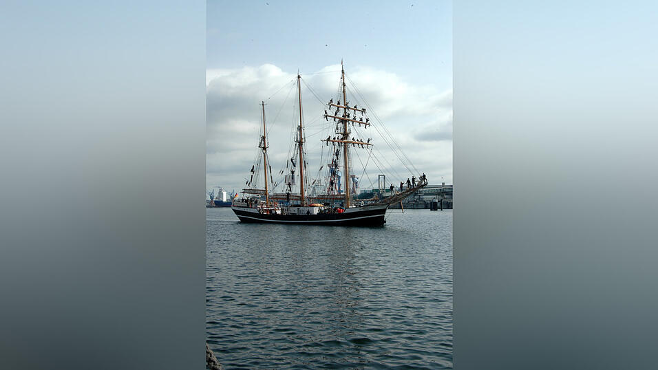 Rückkehr und Begrüßung am 24.04.2010 in Kiel Rückkehr und Begrüßung am 24.04.2010 in Kiel