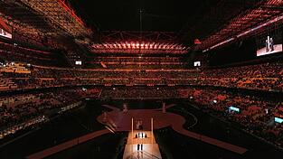 Der Hauptteil der Er&ouml;ffnungsfeier der Winterspiele wird im Mail&auml;nder Fu&szlig;ballstadion aufgef&uuml;hrt.