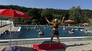 Aquafitness macht nicht nur Spaß, sondern ist auch gut für den Körper. Aquafitness macht nicht nur Spaß, sondern ist auch gut für den Körper.