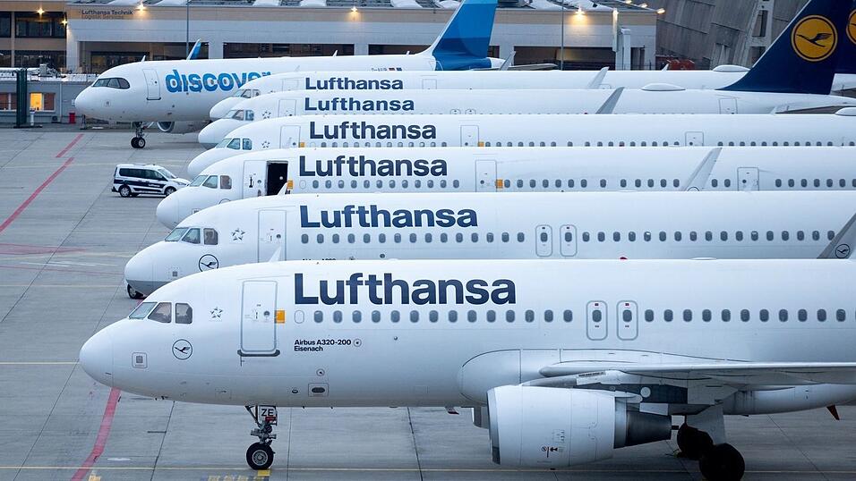 Nach den Piloten haben sich nun auch die Flugbegleiter der Lufthansa bereit für Arbeitskämpfe gemacht. Nach den Piloten haben sich nun auch die Flugbegleiter der Lufthansa bereit für Arbeitskämpfe gemacht.