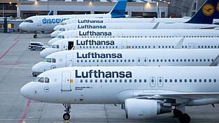 Nach den Piloten haben sich nun auch die Flugbegleiter der Lufthansa bereit f&uuml;r Arbeitsk&auml;mpfe gemacht.