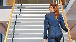 Die Beleuchtung von Treppenkanten ist ein optisches Highlight, sie kann für mehr Sicherheit sorgen. Die Beleuchtung von Treppenkanten ist ein optisches Highlight, sie kann für mehr Sicherheit sorgen.