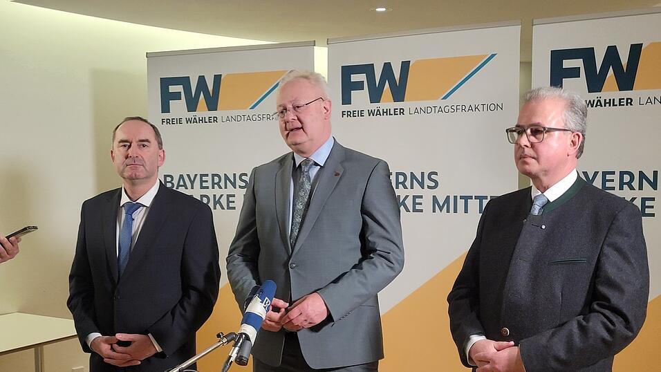 Der FW-Vorsitzende Hubert Aiwanger, der Haushaltsexperte der FW-Landtagsfraktion Bernhard Pohl und Fraktionschef Florian Streibl haben Bedenken gegen die Pläne der sich gerade formierenden schwarz-roten Koalition.