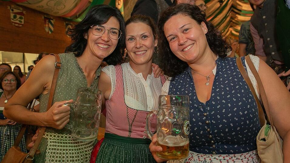 Am Dienstag spielte der Menzl im Festzelt Weckmann auf. Diese Blasmusikfreunde waren mit dabei.