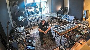 In seinem Studio in Berlin produziert Jakob H&auml;glsperger als Kalipo Musik f&uuml;r andere K&uuml;nstler und seine eigenen Projekte.