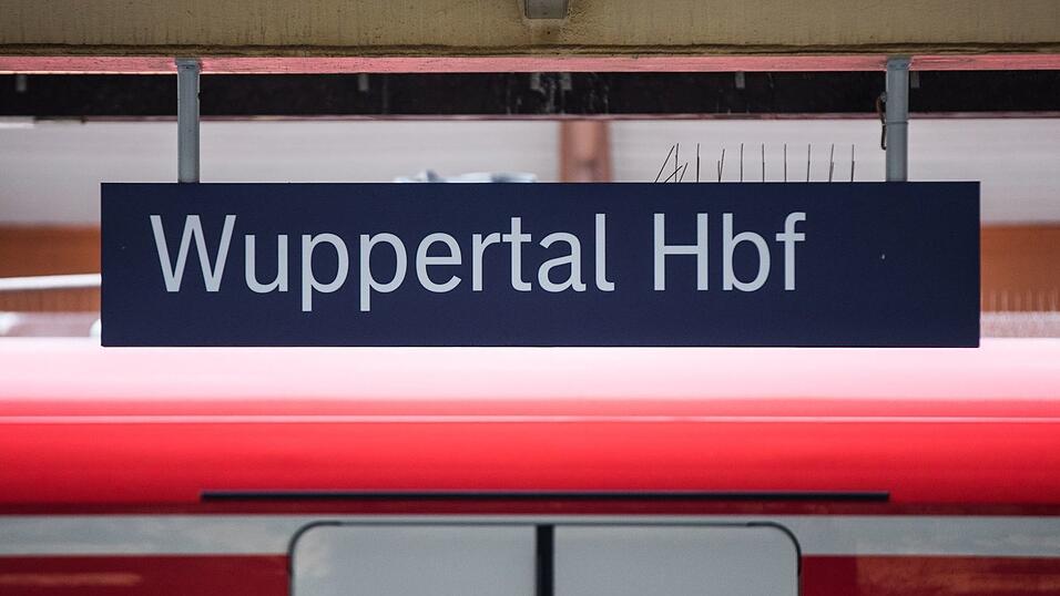 Am Wuppertaler Hauptbahnhof halten w&auml;hrend der f&uuml;nfmonatigen Bauphase &uuml;berhaupt keine Fernz&uuml;ge. (Archivbild)